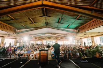 Greg Laurie preaches at Hope for Lahaina event