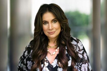 Christian teacher Amanda Grace warns the church to discern false prophets amid signs of the times, highlighting a "Revelationary War" of deception in media and technology.