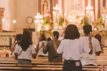 A federal judge upheld the Trump administration’s policy permitting immigration enforcement in houses of worship, rejecting an injunction from over two dozen Christian and Jewish groups, including the Presbyterian Church (USA) and Central Conference of American Rabbis, who argue it violates religious freedom.