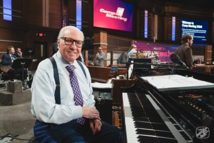 Evangelist Jimmy Swaggart is in critical condition due to heart issues. Franklin Graham asks for urgent prayers for the 89-year-old pastor and his family.