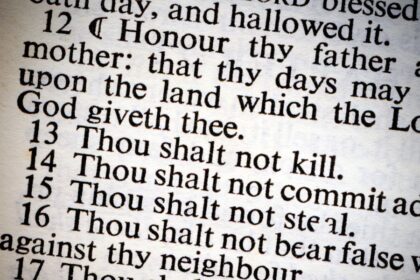 A federal appeals court has ruled that Texas can require the Ten Commandments to be displayed in public school classrooms, a decision supporters hail as a win for religious expression while critics prepare to challenge it at the Supreme Court.