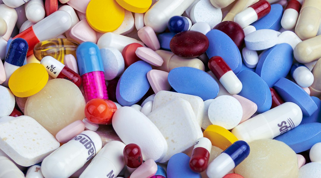 Assorted medication pills; illustrative photograph, not a depiction of Walmart’s covered prescriptions.
