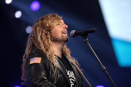 Sean Feucht performing at AmericaFest in Phoenix, Arizona, on December 19, 2021; file photograph